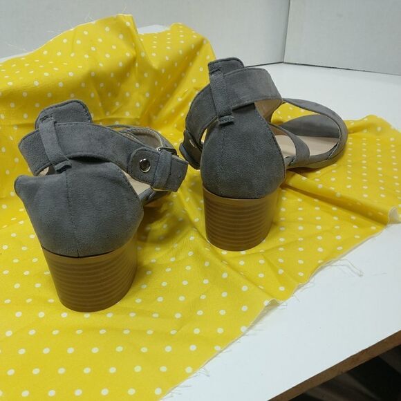 BU Collection Womans Sz 12 Faux Suede Block Heel Sandals Gray - Picture 6 of 10
